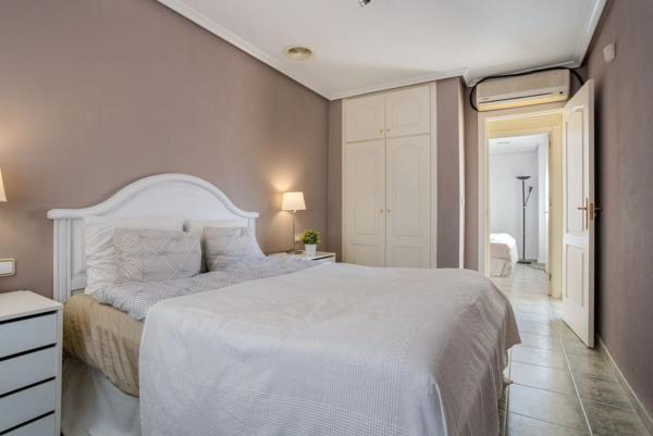 Chalet adosado en calle Grecia