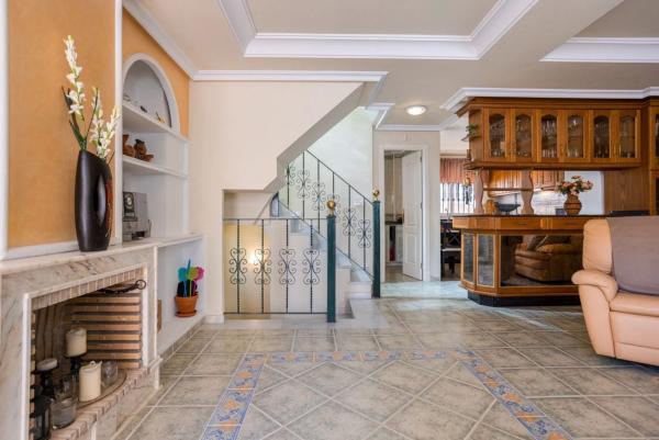 Chalet adosado en calle Grecia