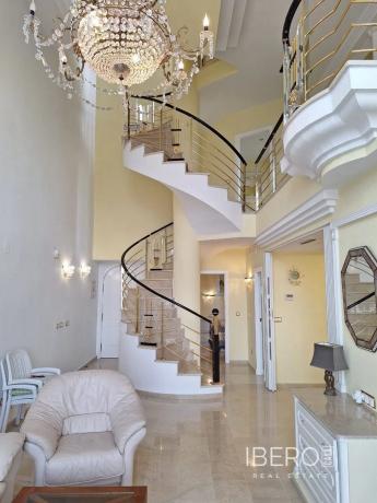 Piso en avenida de Cervantes