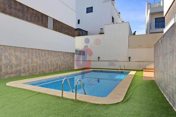 Chalet adosado en calle Corts Valencianes, 133