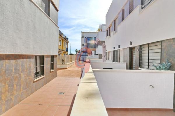 Chalet adosado en calle Corts Valencianes, 133
