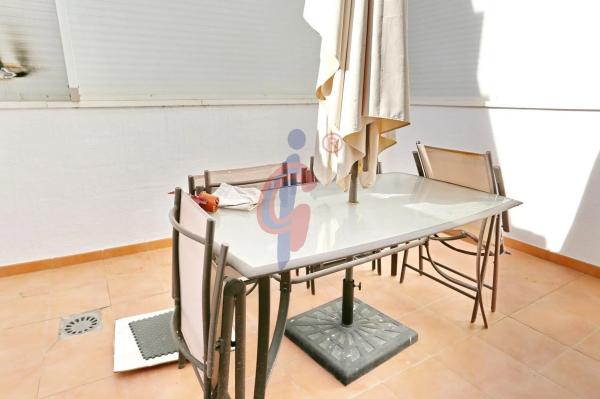 Chalet adosado en calle Corts Valencianes, 133