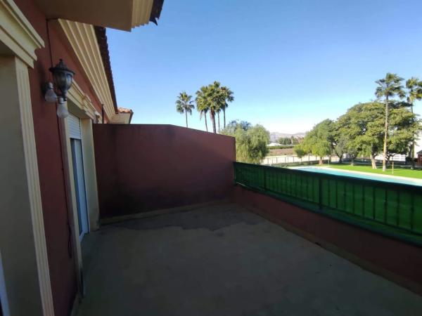 Chalet pareado en calle Concepción