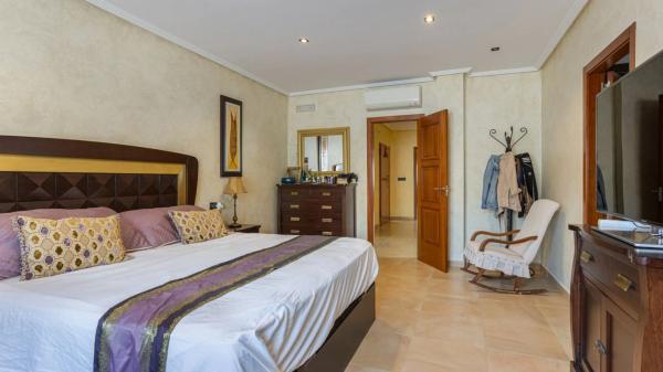 Chalet en Los Montesinos