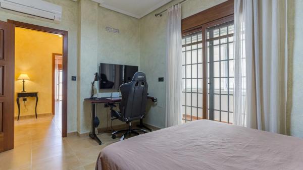 Chalet en Los Montesinos