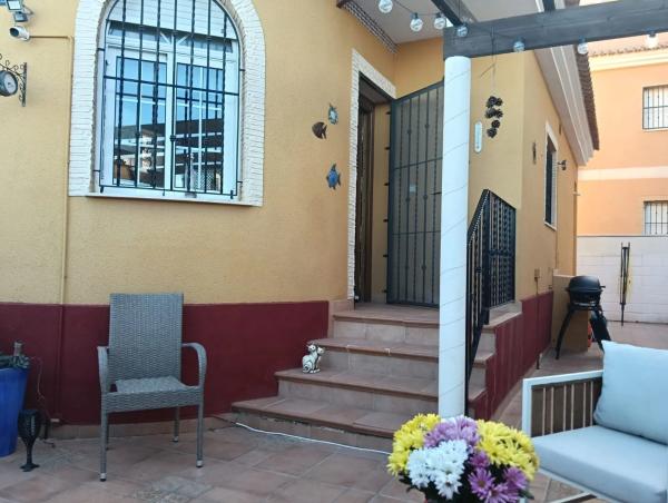 Casa independiente en calle Almendro, 17