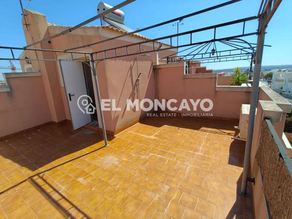 Chalet adosado en calle Amapola