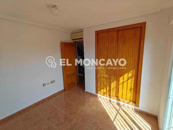 Chalet adosado en calle Amapola