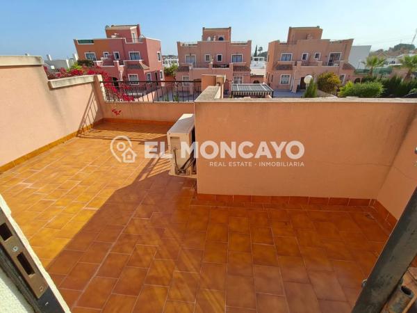 Chalet adosado en calle Amapola