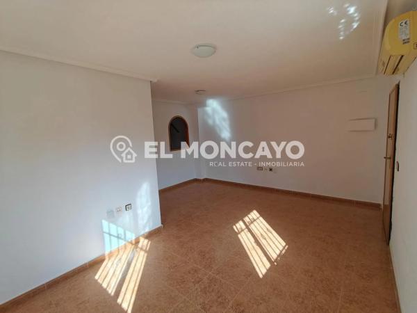 Chalet adosado en calle Amapola