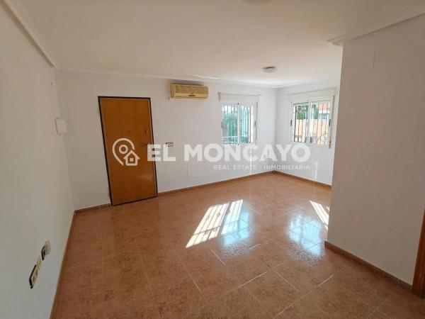 Chalet adosado en calle Amapola