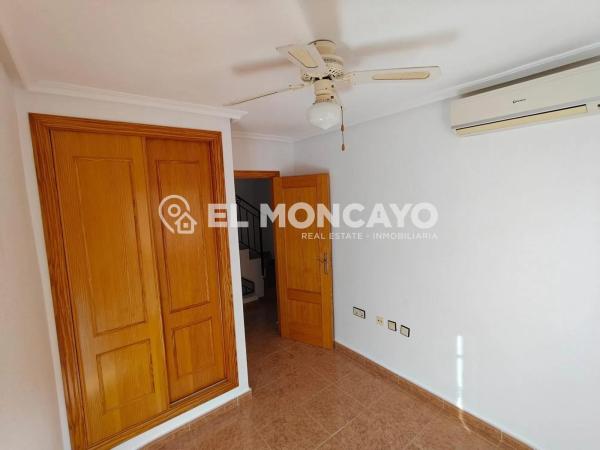 Chalet adosado en calle Amapola