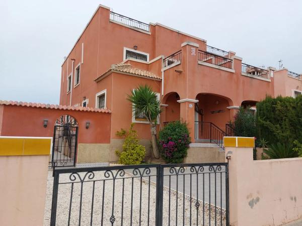 Chalet pareado en calle Clavellina, 262