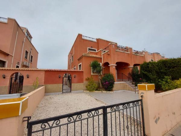 Chalet pareado en calle Clavellina, 262