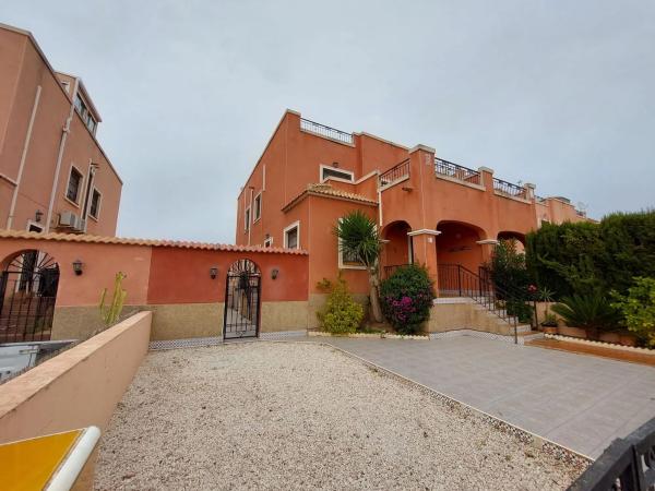 Chalet pareado en calle Clavellina, 262