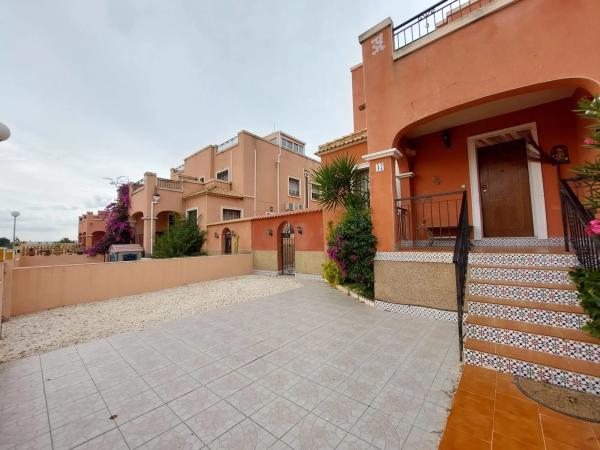 Chalet pareado en calle Clavellina, 262