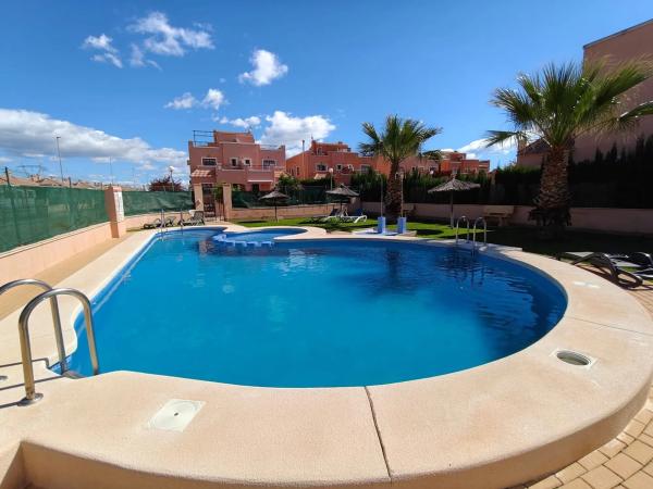 Chalet pareado en calle Amapola