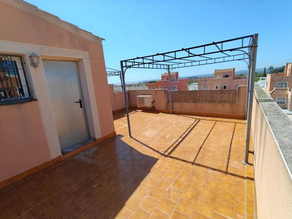 Chalet pareado en calle Amapola