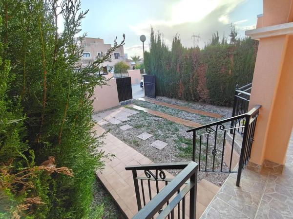 Chalet pareado en calle Amapola