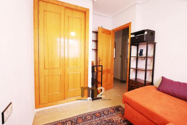 Chalet pareado en calle Clavellina