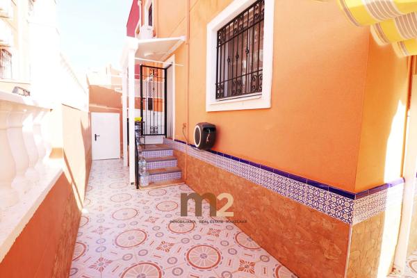 Chalet pareado en calle Clavellina