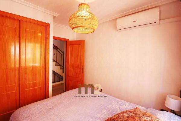 Chalet pareado en calle Clavellina