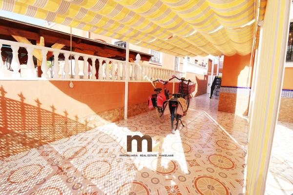 Chalet pareado en calle Clavellina