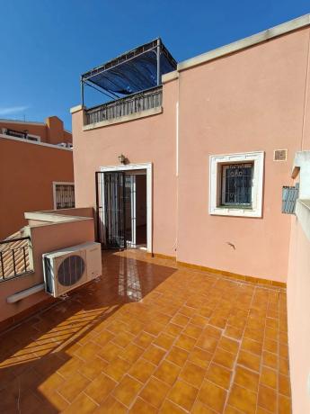 Chalet adosado en calle Amapola, 27