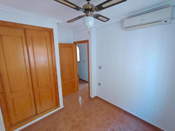 Chalet adosado en calle Amapola, 27