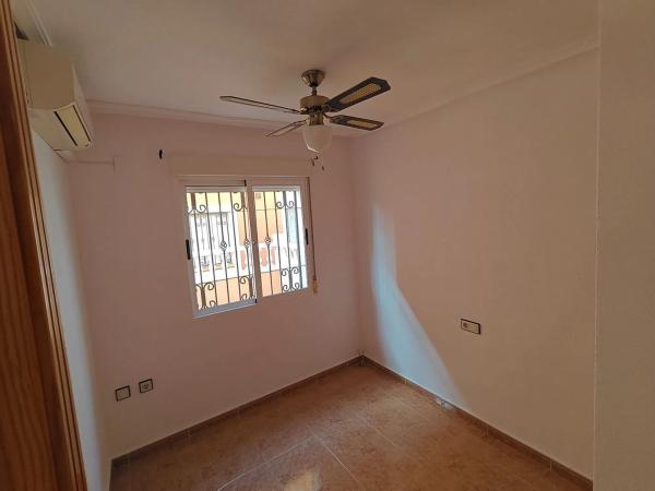 Chalet adosado en calle Amapola, 27