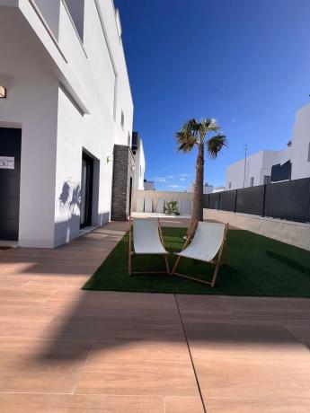 Casa independiente en calle Mandarino