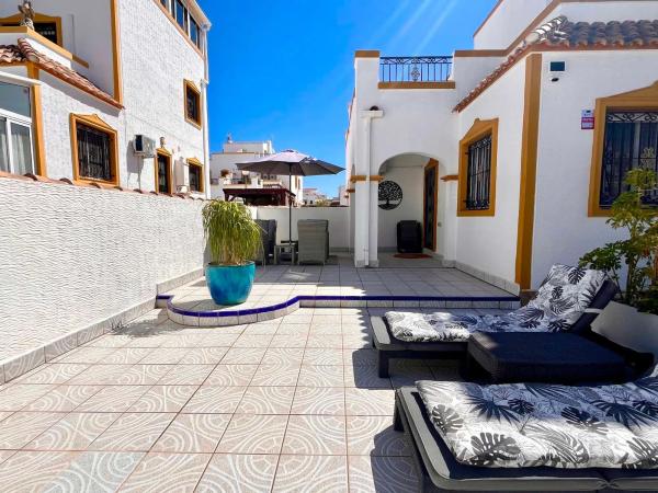 Chalet pareado en calle Melocotonero