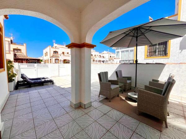 Chalet pareado en calle Melocotonero