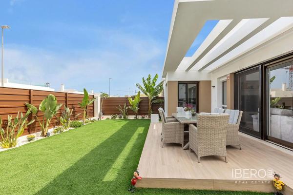 Casa independiente en plaza H-2 Azahar-1