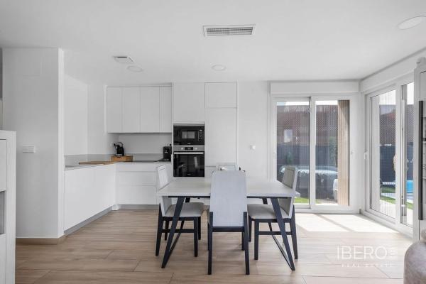 Casa independiente en plaza H-2 Azahar-1