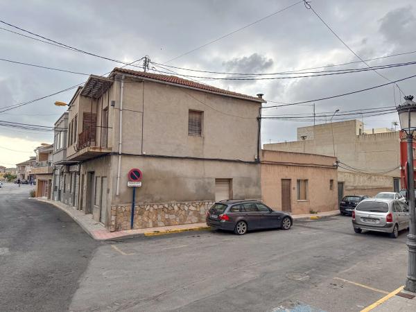 Chalet adosado en calle la Feria, 2