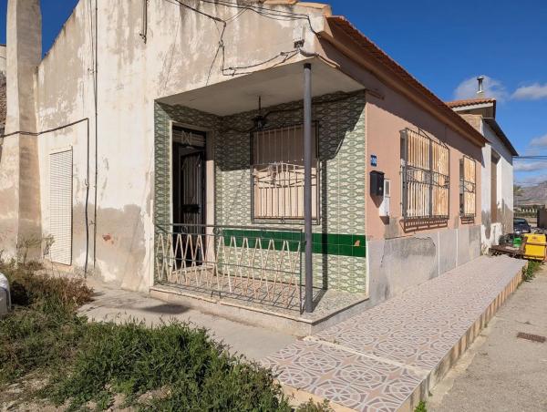 Chalet pareado en calle Juan Carlos I