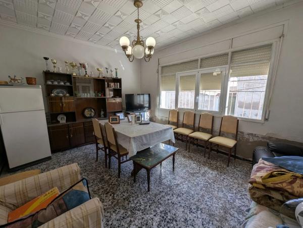 Chalet pareado en calle Juan Carlos I