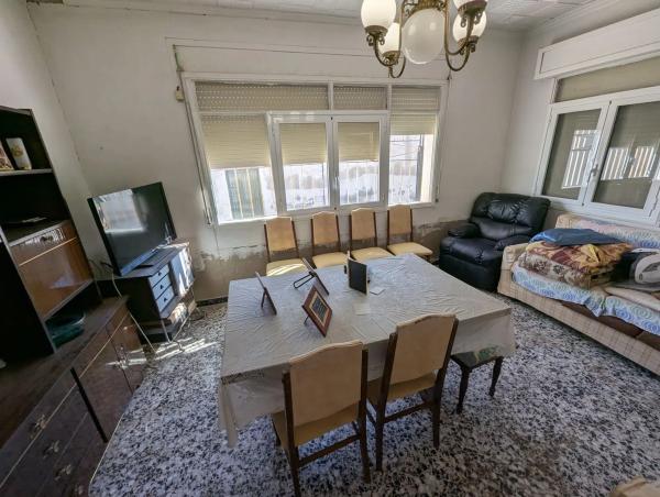 Chalet pareado en calle Juan Carlos I