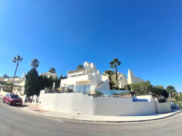 Casa independiente en calle Oleza