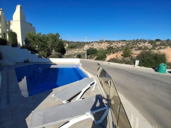 Casa independiente en calle Oleza