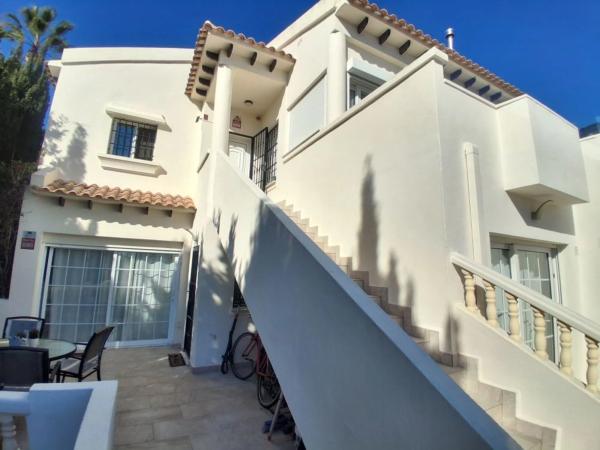 Casa independiente en calle Oleza