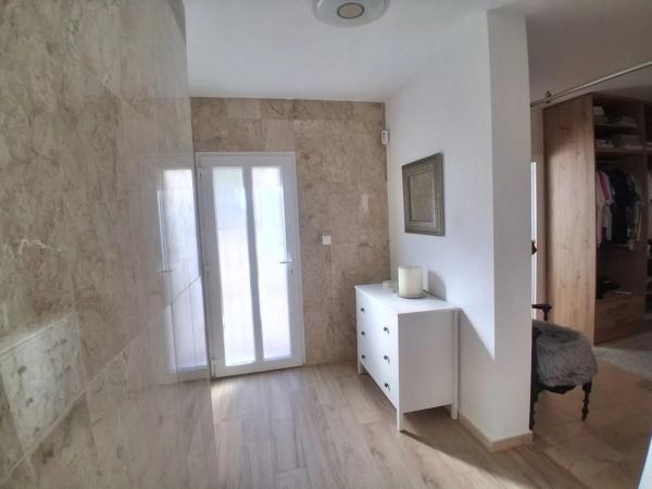 Casa independiente en calle Oleza