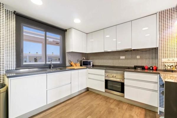 Piso en avenida de las Adelfas, 4