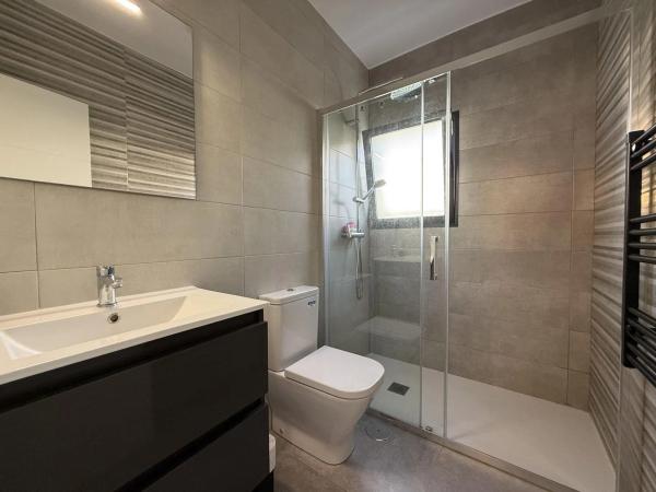 Casa independiente en calle Salvador Rueda Cmor