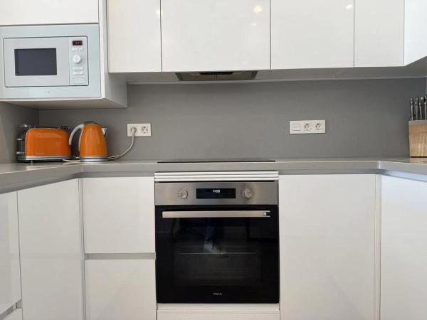 Casa independiente en calle Salvador Rueda Cmor