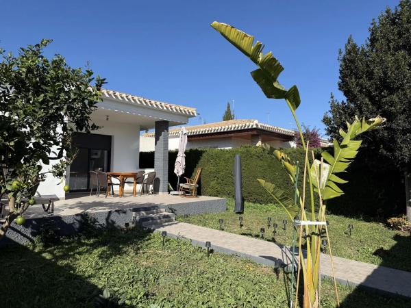 Casa independiente en calle Salvador Rueda Cmor