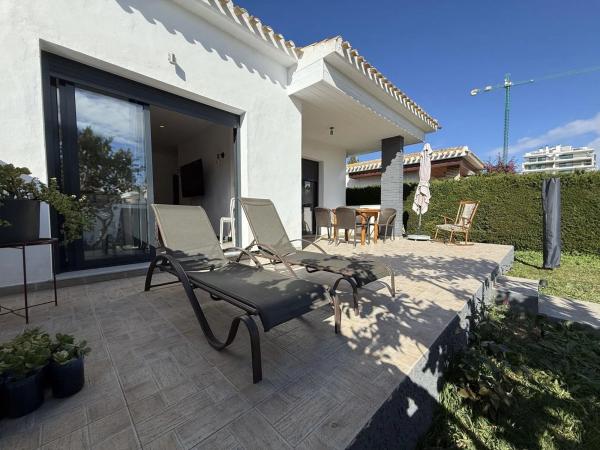 Casa independiente en calle Salvador Rueda Cmor