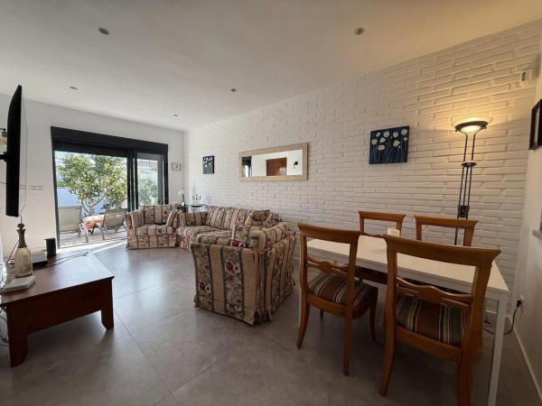 Casa independiente en calle Salvador Rueda Cmor