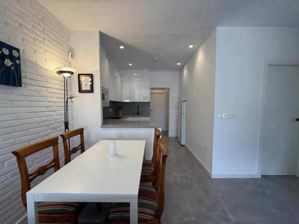 Casa independiente en calle Salvador Rueda Cmor